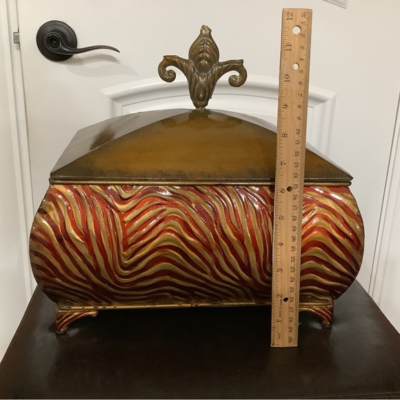 Decorative fleur de lis box. Dark gold & dark coral tiger stripe design. - Picture 2 of 7